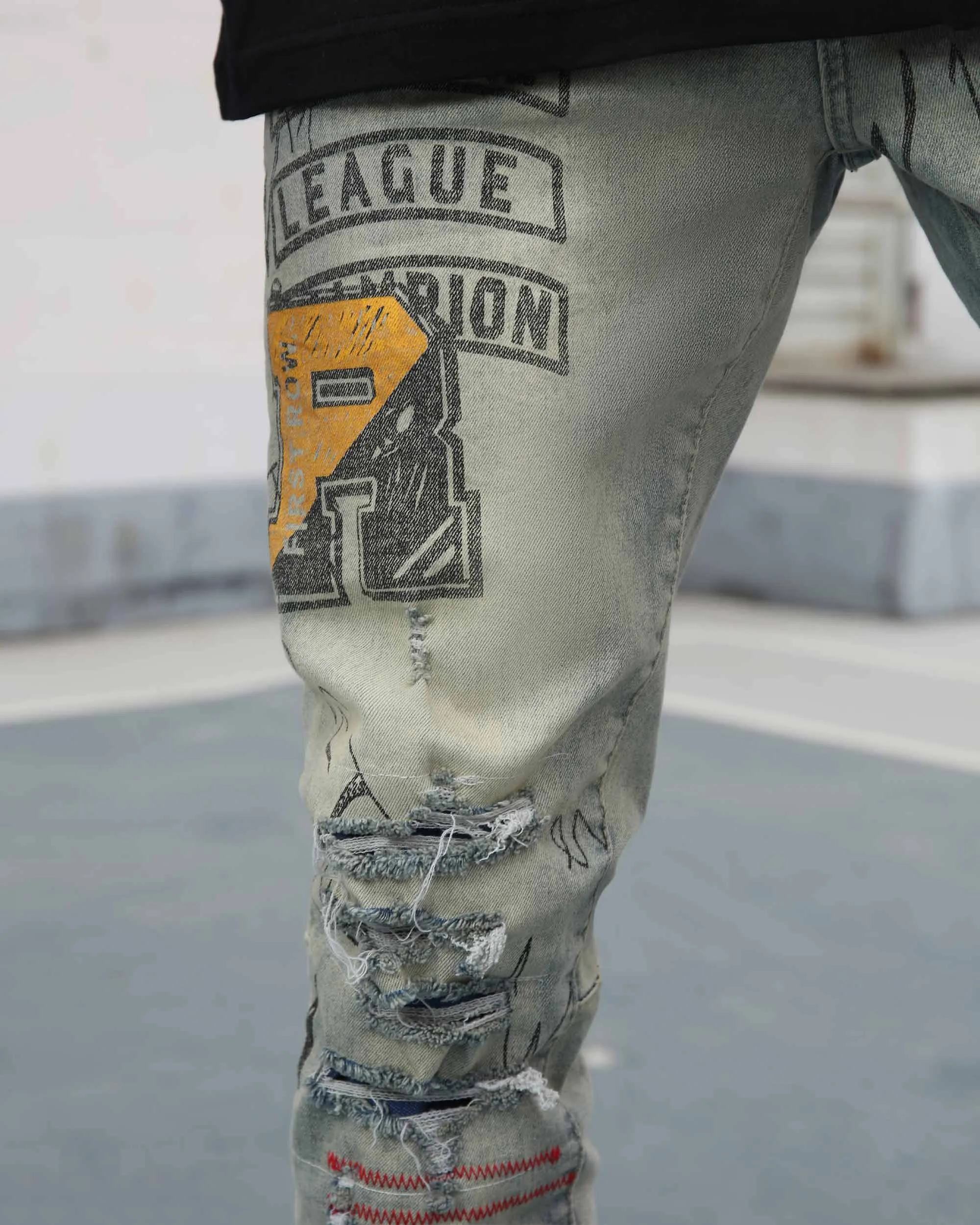 Detailing Graffiti Ripped Blue Washed Jeans