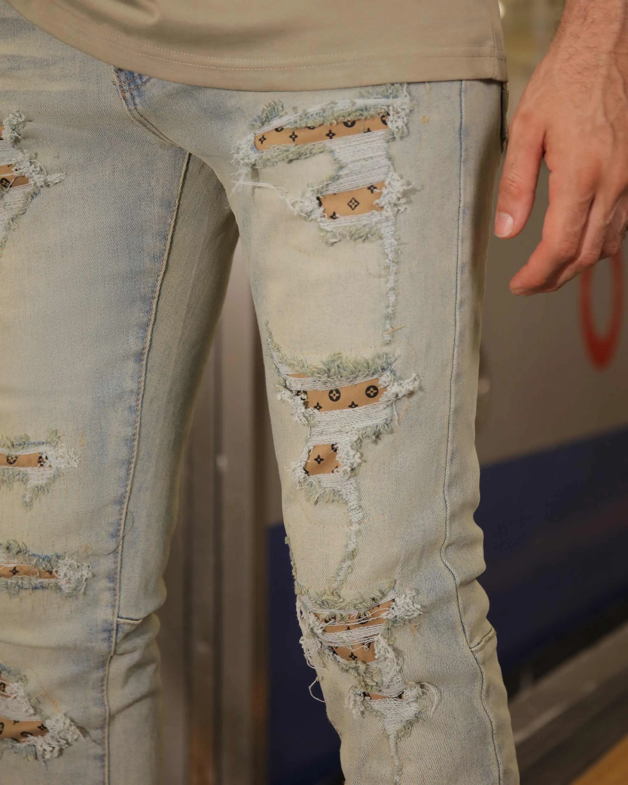 Distressed Ripped Blue Jeans with Vintage Charm-Mexico Local Delivery