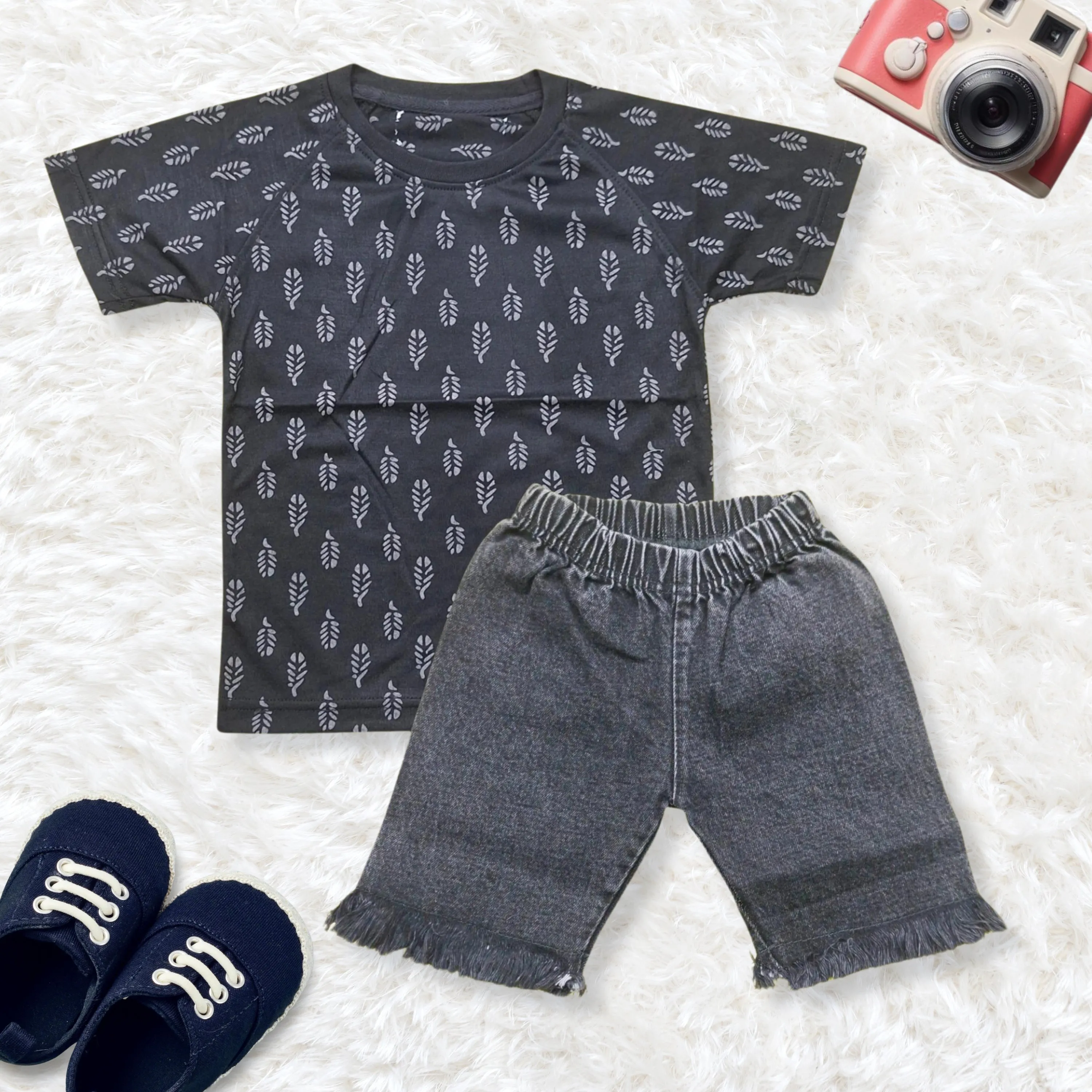 Super Kid - T-Shirt & Denim Shorts - Leaves